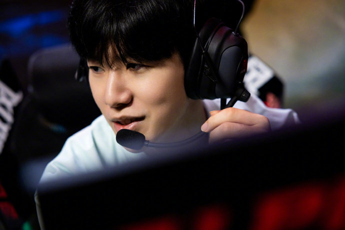 迅速吸引了 迅速吸引了